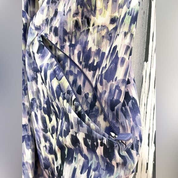 Athleta high-rise mesh racer run 3" short. Size Small EUC - Picture 7 of 8